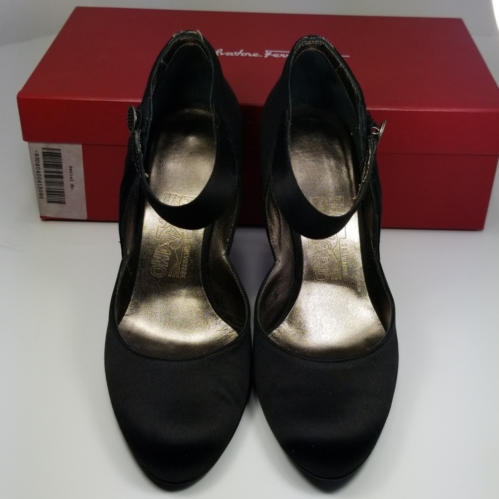 Salvatore Ferragamo Refly Black Satin Pumps - Picture 6 of 8